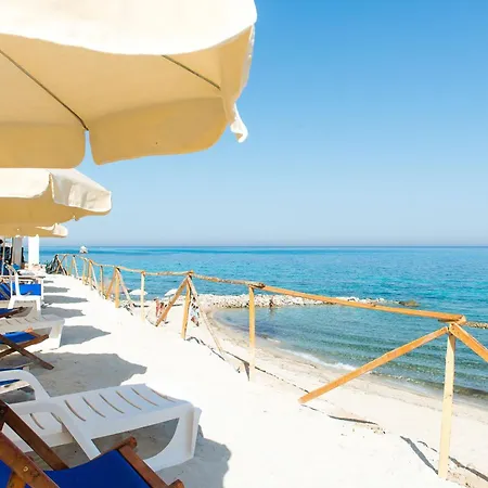 Two-room With Swimming Pool And Breakfast Included, 2 Km From Tropea Bed & Breakfast